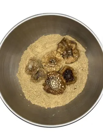 Мухомор Пантерный Мука из шляпок, 25 г Мухомор Пантерный Мука из шляпок, 25 г