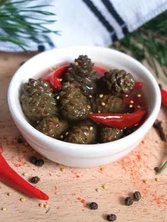 Каперсы из сосновых шишек маринованные с красным перцем, 200 мл